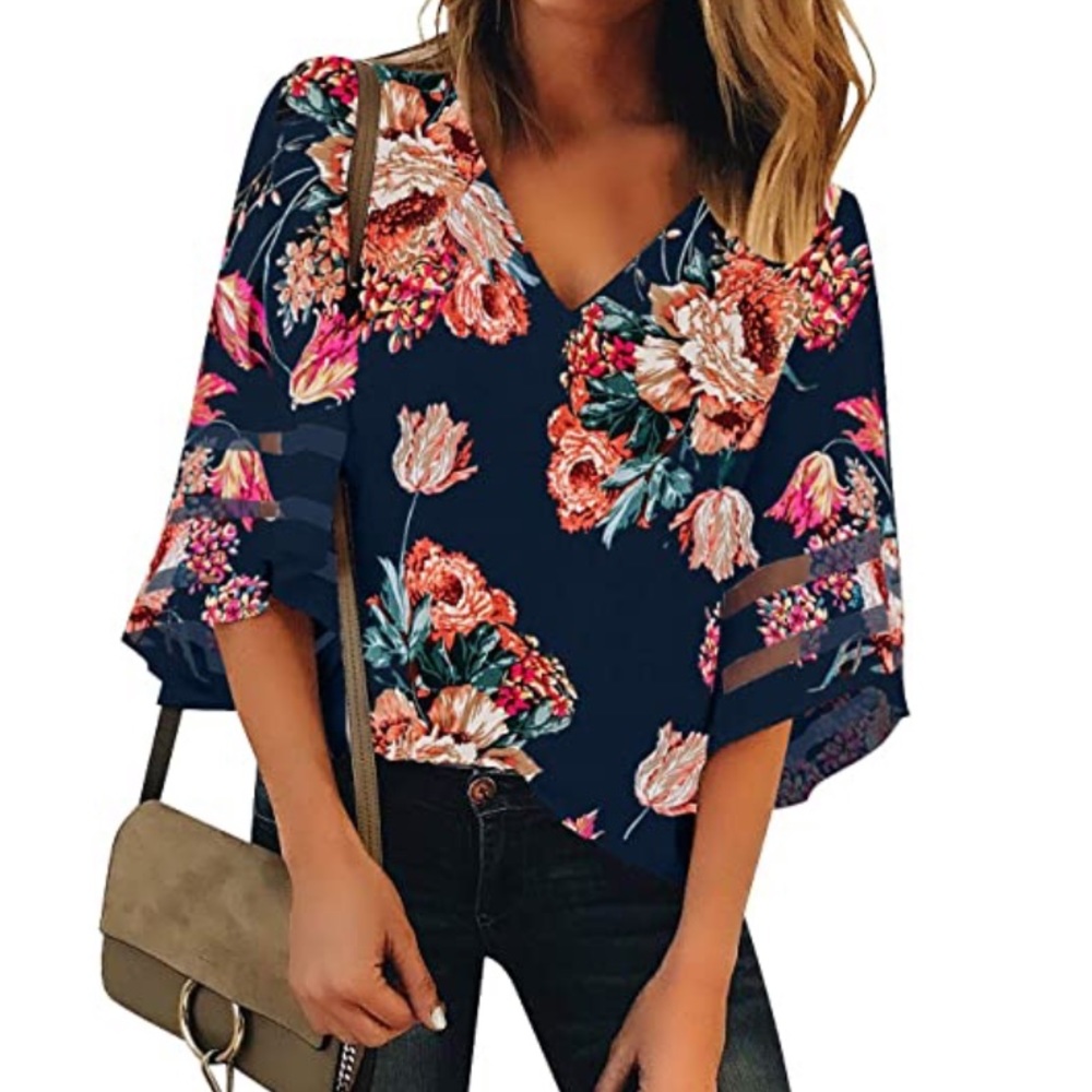NWOT Lookbook Store🌸floral bell sleeve Blouse XXL